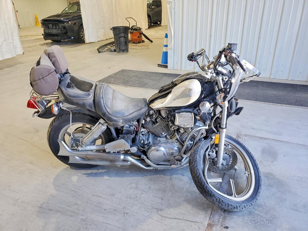 Vista de 1996 YAMAHA XV1100 S, ángulo 1