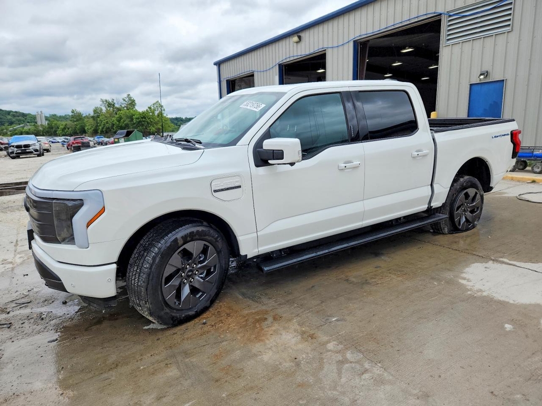 Вид 2023 FORD F150 LIGHTNING PRO, угол 1