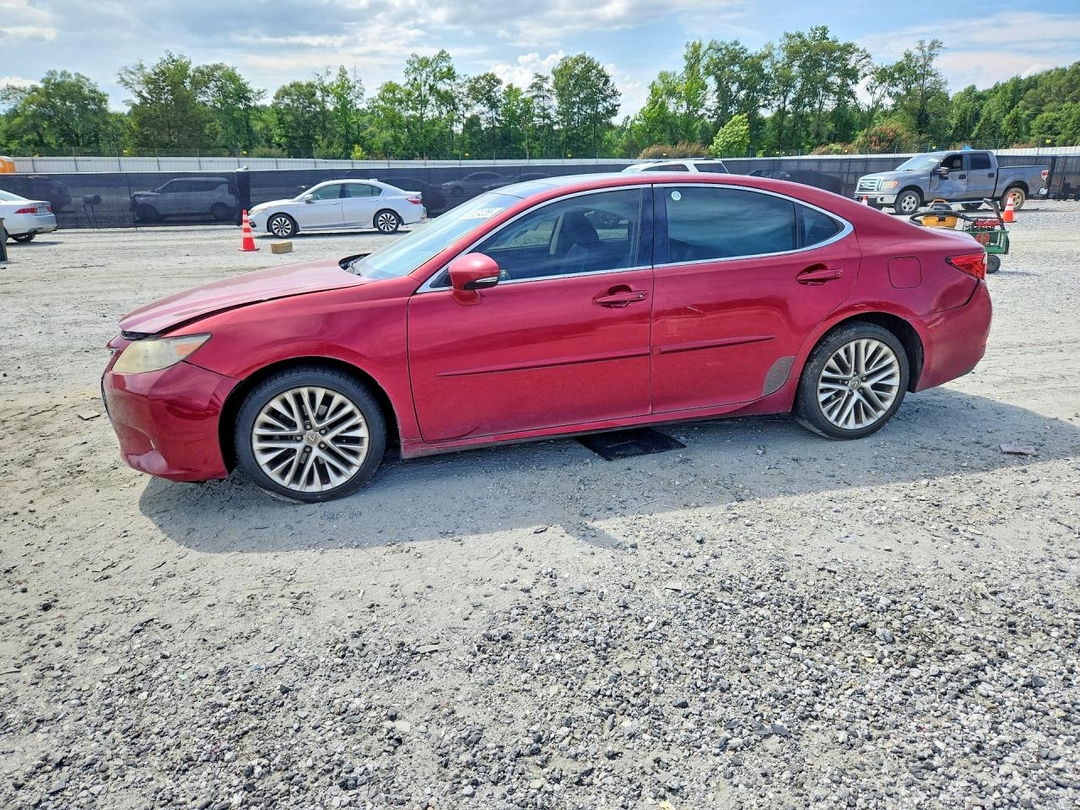 Вид 2013 LEXUS ES 350, угол 1
