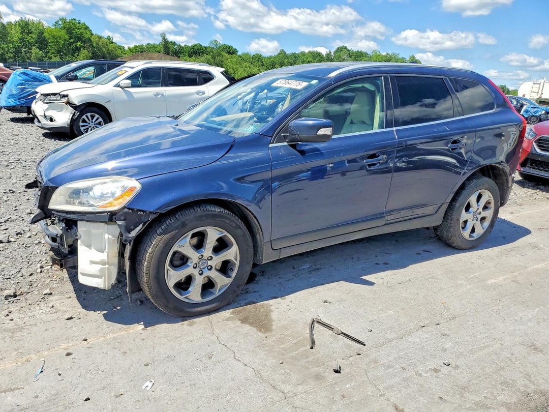 Вид 2013 VOLVO XC60 3.2, угол 1