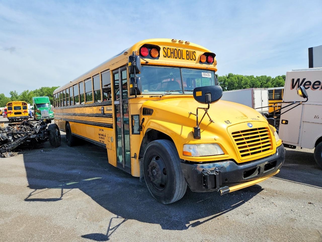 Вид 2012 BLUEBIRD VISION - SCHOOL BUS, угол 1