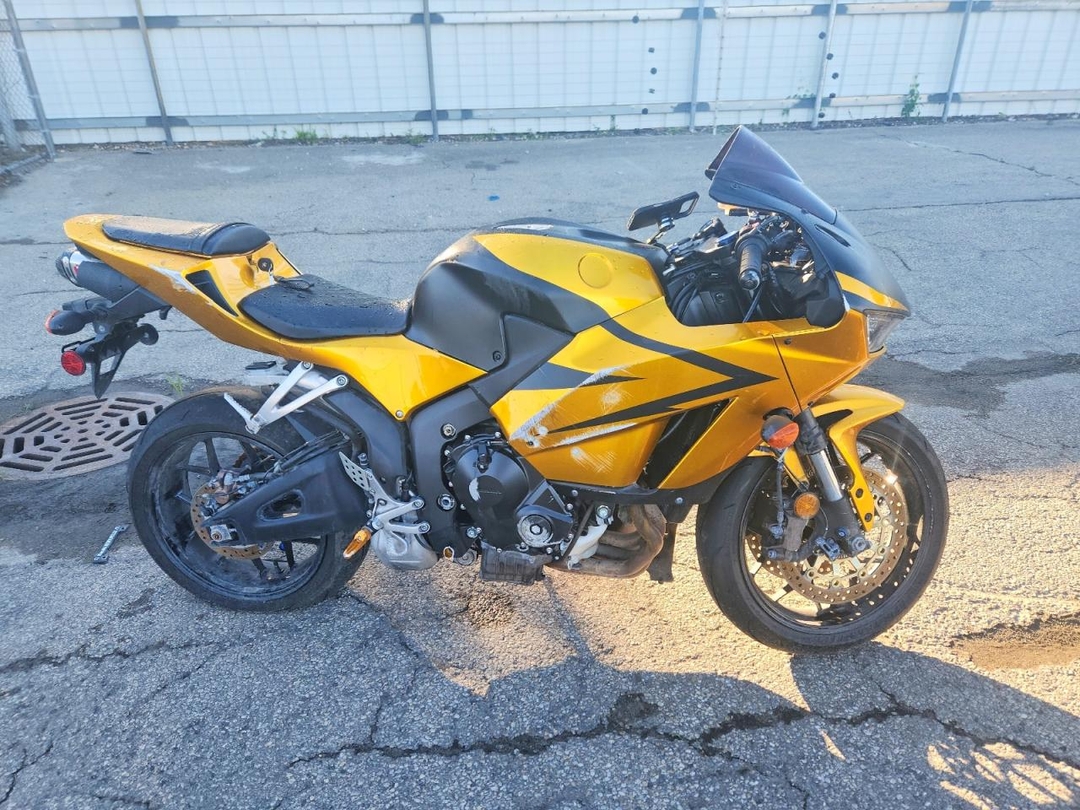 Vista de 2025 HONDA CBR600 RA, ángulo 1