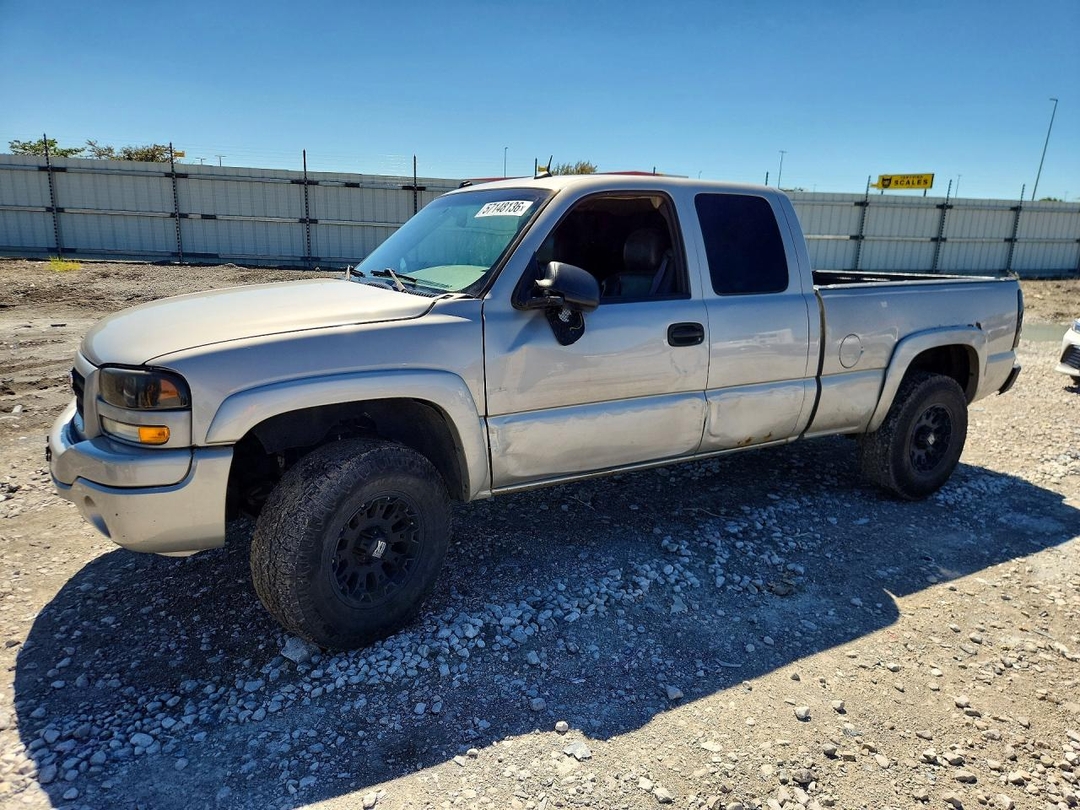 Vista de 2005 GMC NEW SIERRA K1500, ángulo 1