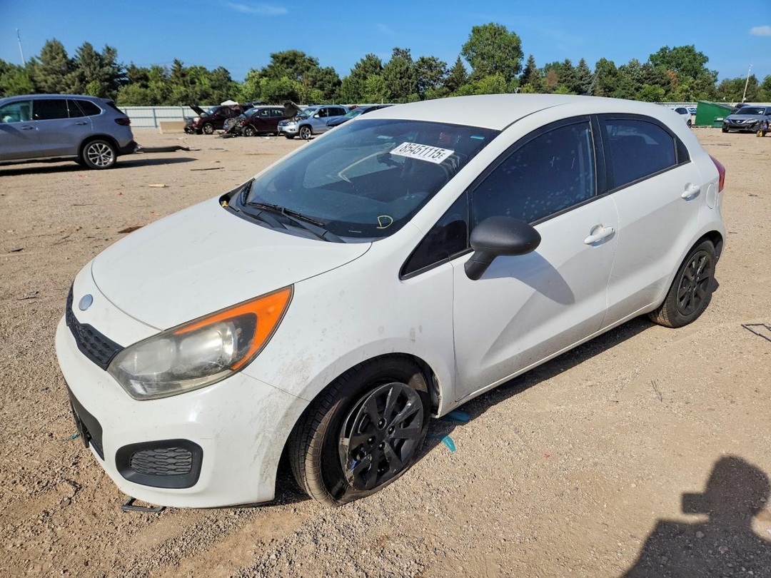 منظر 2013 KIA RIO LX، زاوية 1