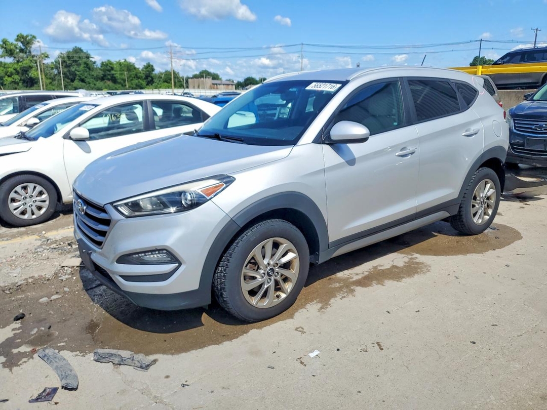 Вид 2017 HYUNDAI TUCSON SE, угол 1