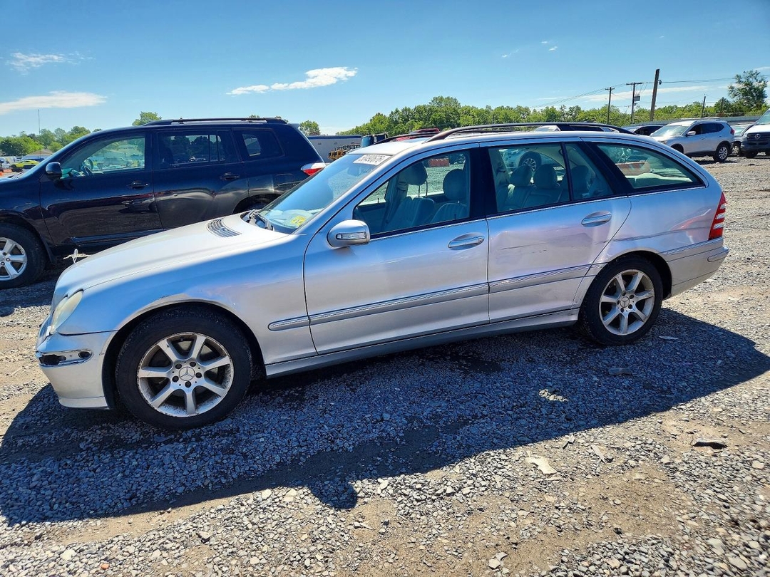 Vue de 2005 MERCEDES-BENZ C 240 SPORTWAGON 4MATIC, angle 1