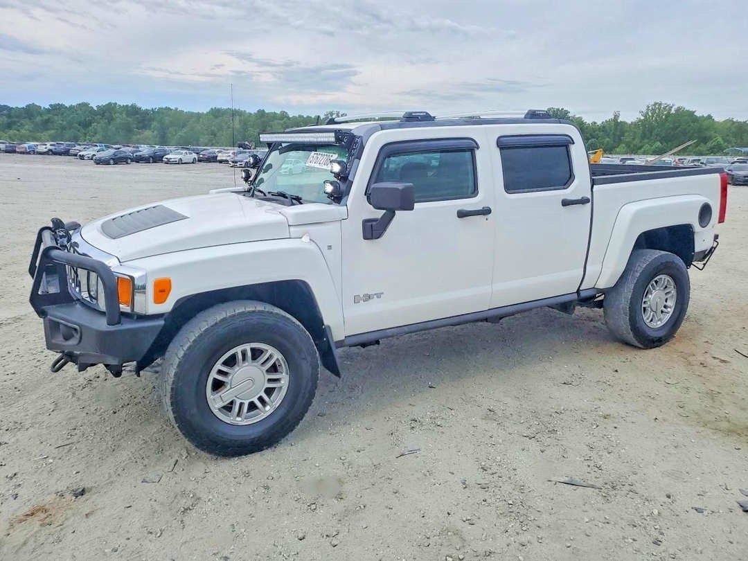 Вид 2009 HUMMER H3T, угол 1