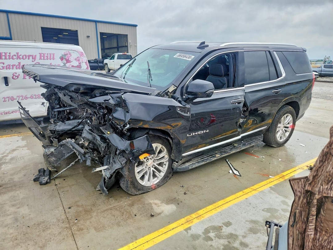 منظر 2022 GMC YUKON SLT، زاوية 1