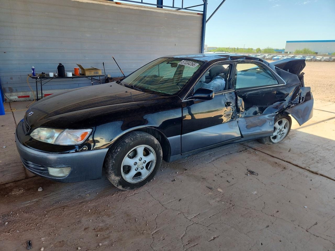 Vue de 1997 LEXUS ES 300, angle 1