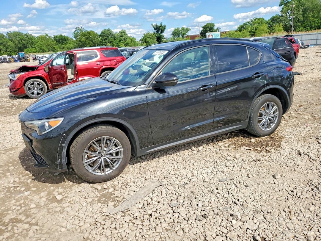 Vista de 2022 ALFA ROMEO STELVIO, ángulo 1