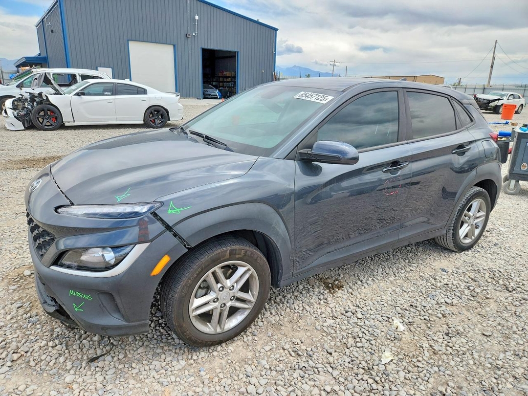 Vue de 2022 HYUNDAI KONA SE, angle 1