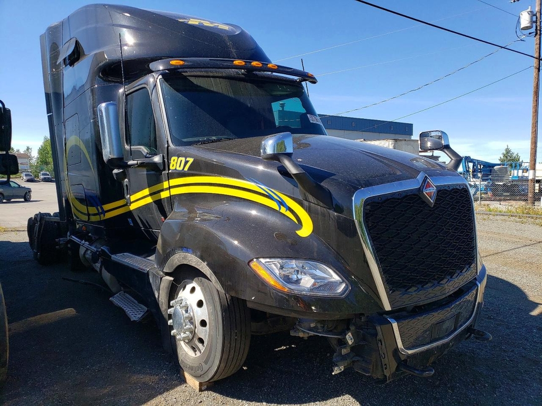 Vista de 2026 INTERNATIONAL LT625 SEMI TRUCK, ángulo 1