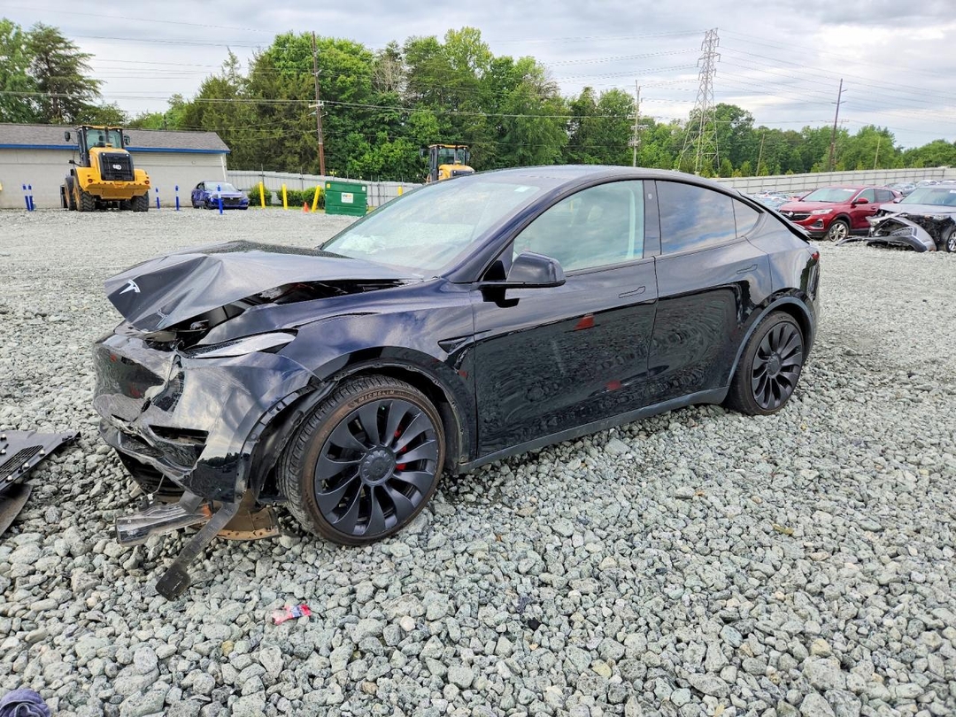 Вид 2023 TESLA MODEL Y, угол 1