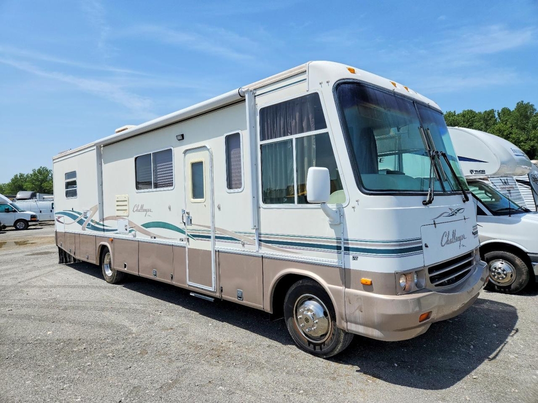 منظر 1999 FORD CHALLENGER RV، زاوية 1