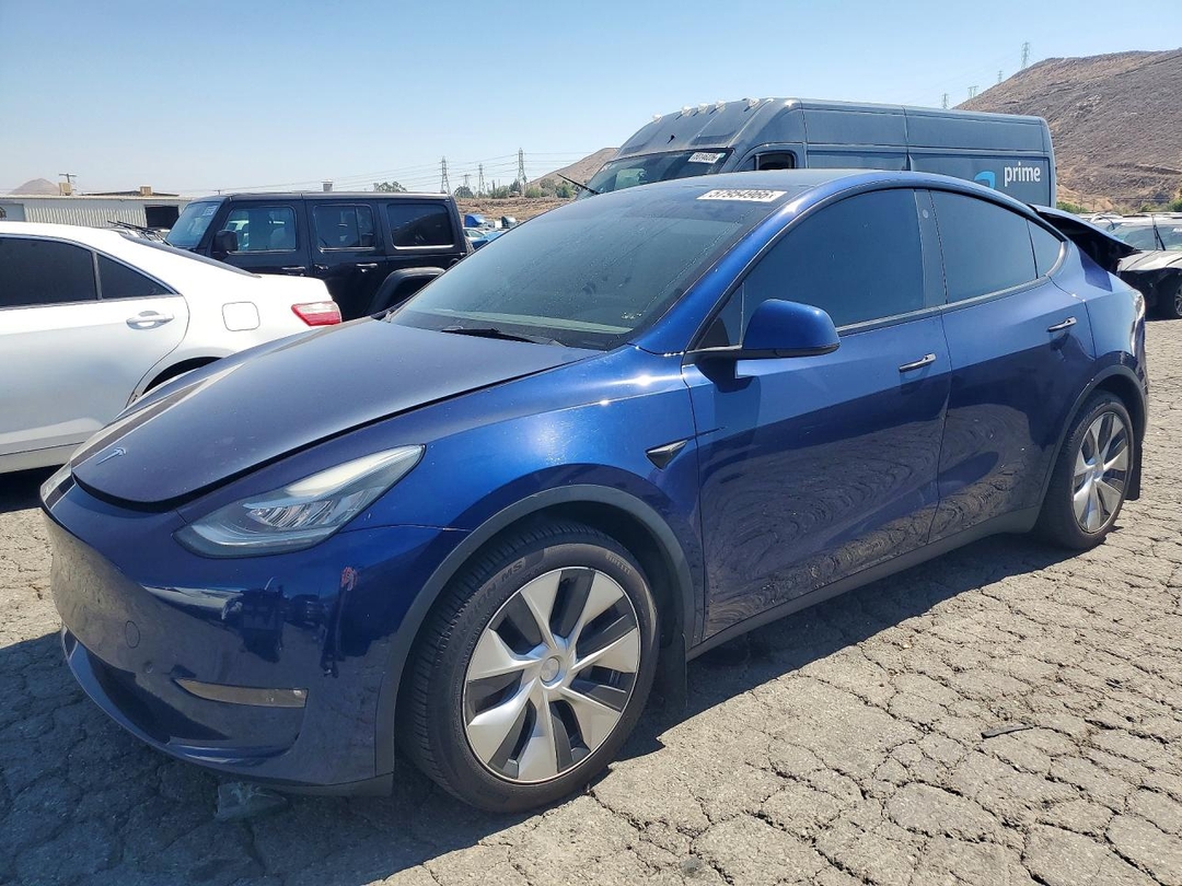 Вид 2021 TESLA MODEL Y, угол 1
