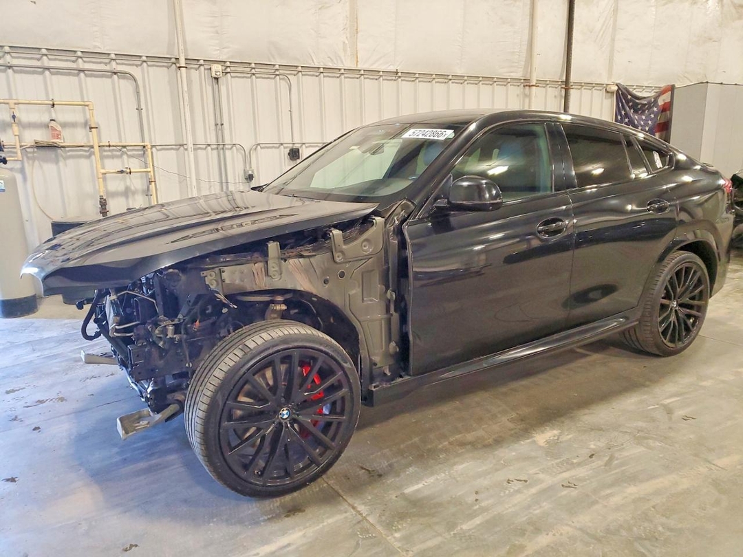 Vue de 2021 BMW X6 M50I, angle 1