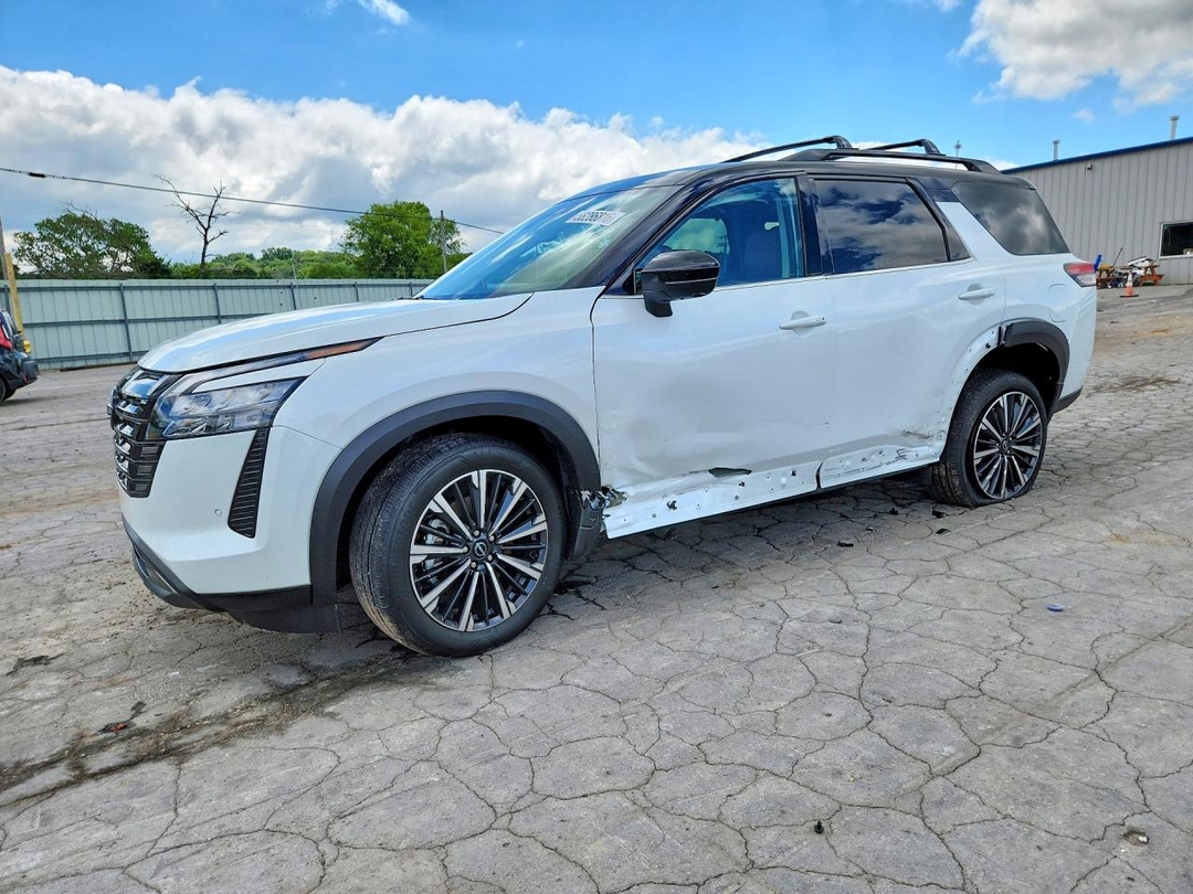 Вид 2026 NISSAN PATHFINDER PLATINUM, угол 1
