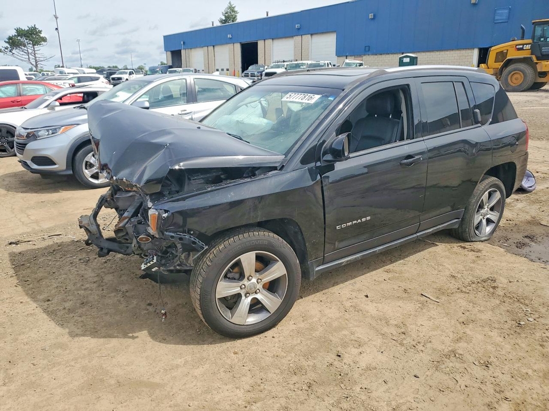 منظر 2016 JEEP COMPASS LATITUDE، زاوية 1