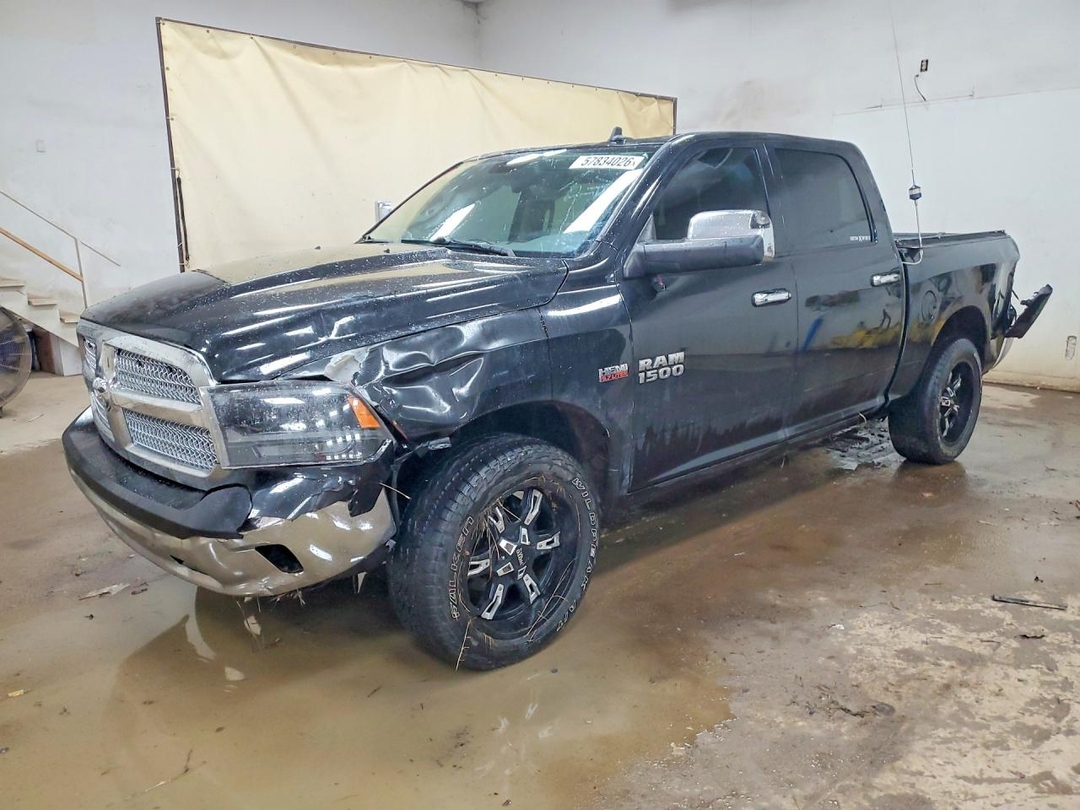 Vista de 2015 RAM 1500 SLT, ángulo 1