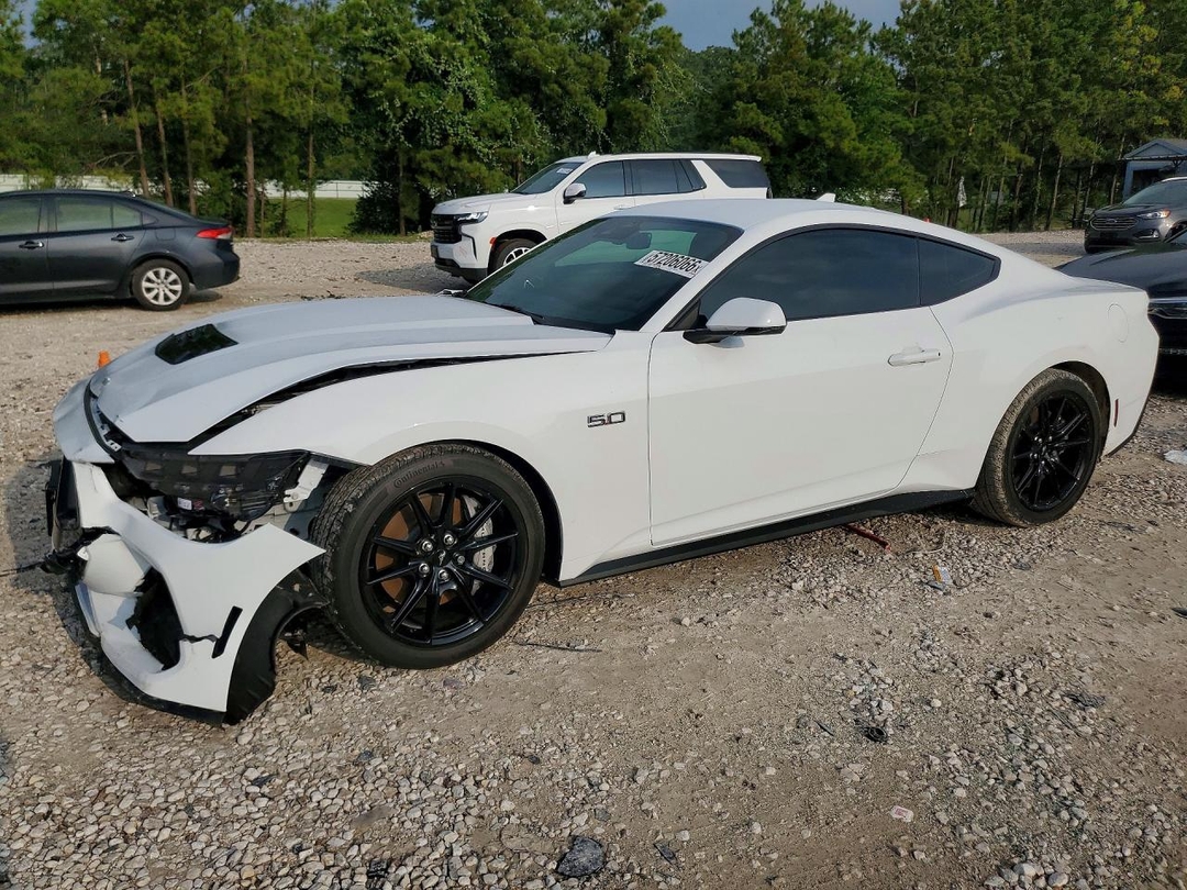 Вид 2026 FORD MUSTANG GT, угол 1