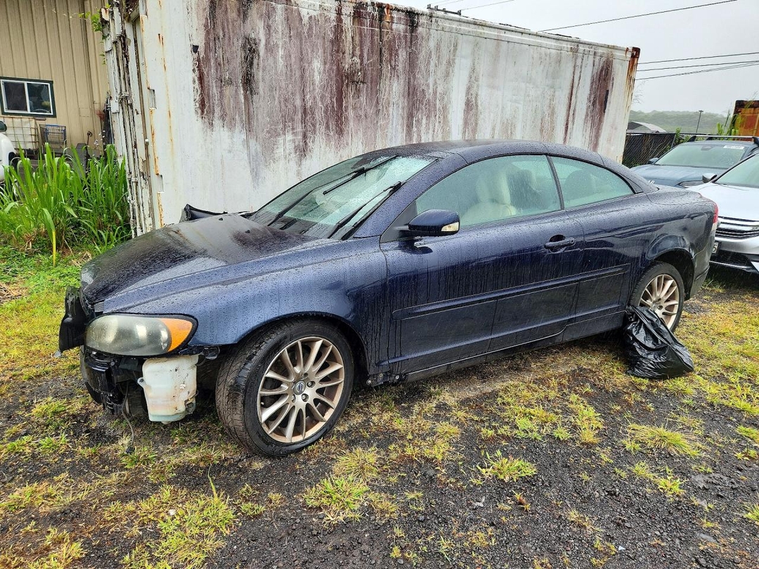 Vue de 2006 VOLVO C70 T5, angle 1
