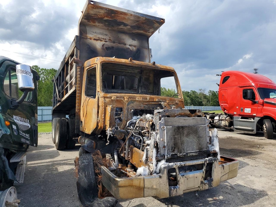 Вид 2007 VOLVO VHD DUMP TRUCK, угол 1