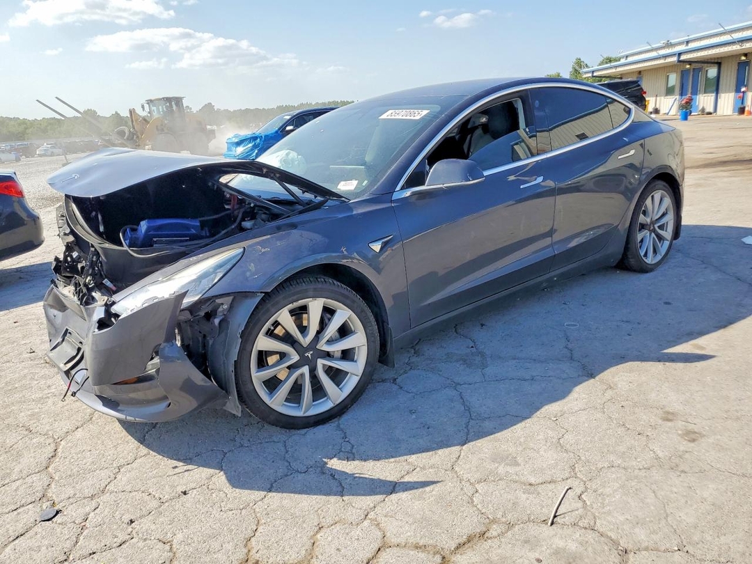 Vue de 2020 TESLA MODEL 3, angle 1