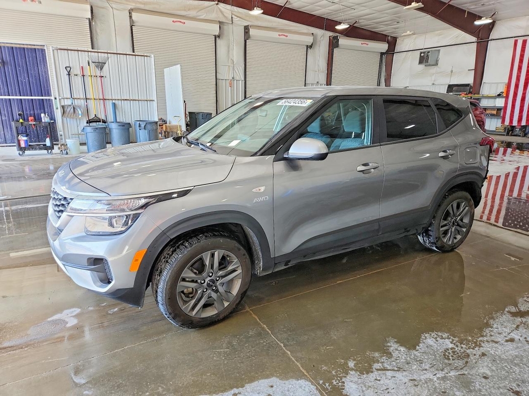 Vista de 2023 KIA SELTOS LX, ángulo 1