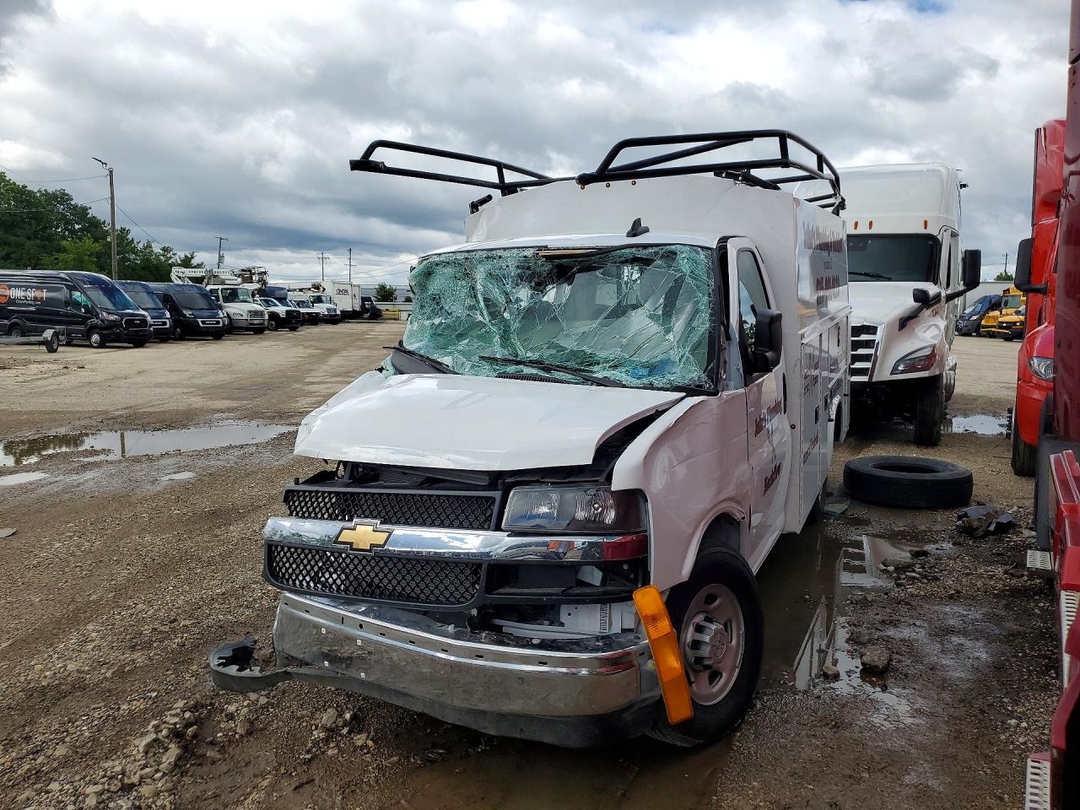 Vue de 2024 CHEVROLET EXPRESS G3500, angle 1