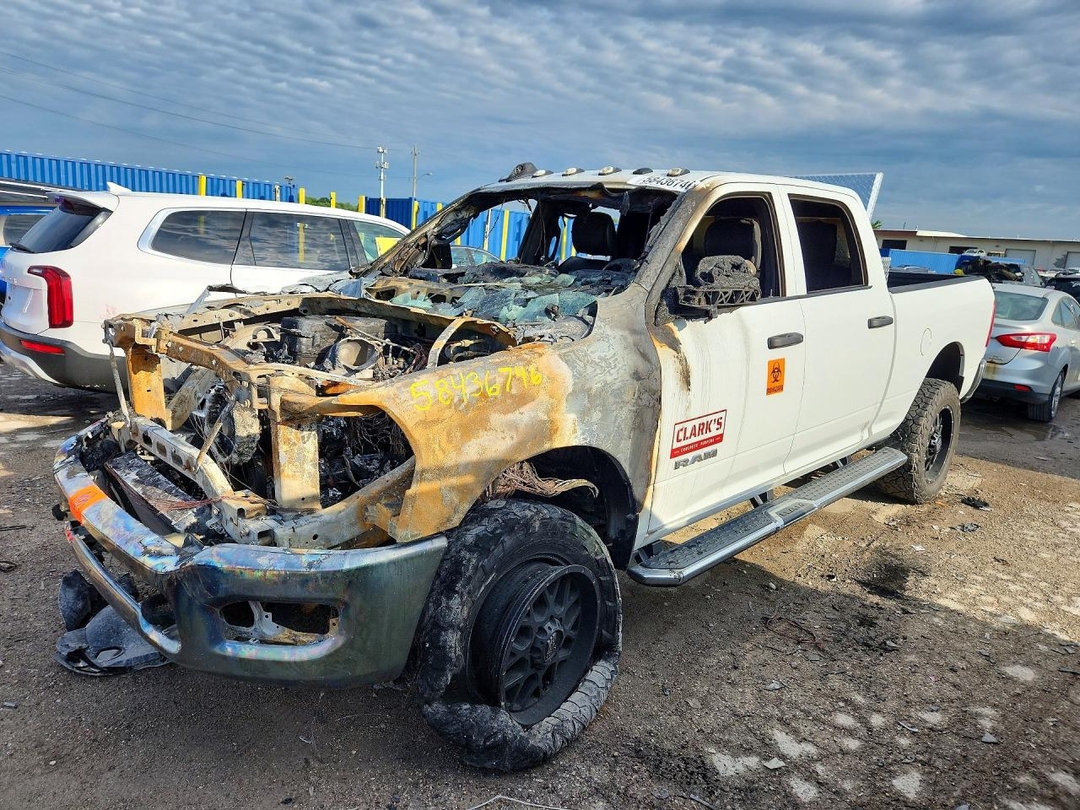 منظر 2022 RAM 2500 TRADESMAN، زاوية 1
