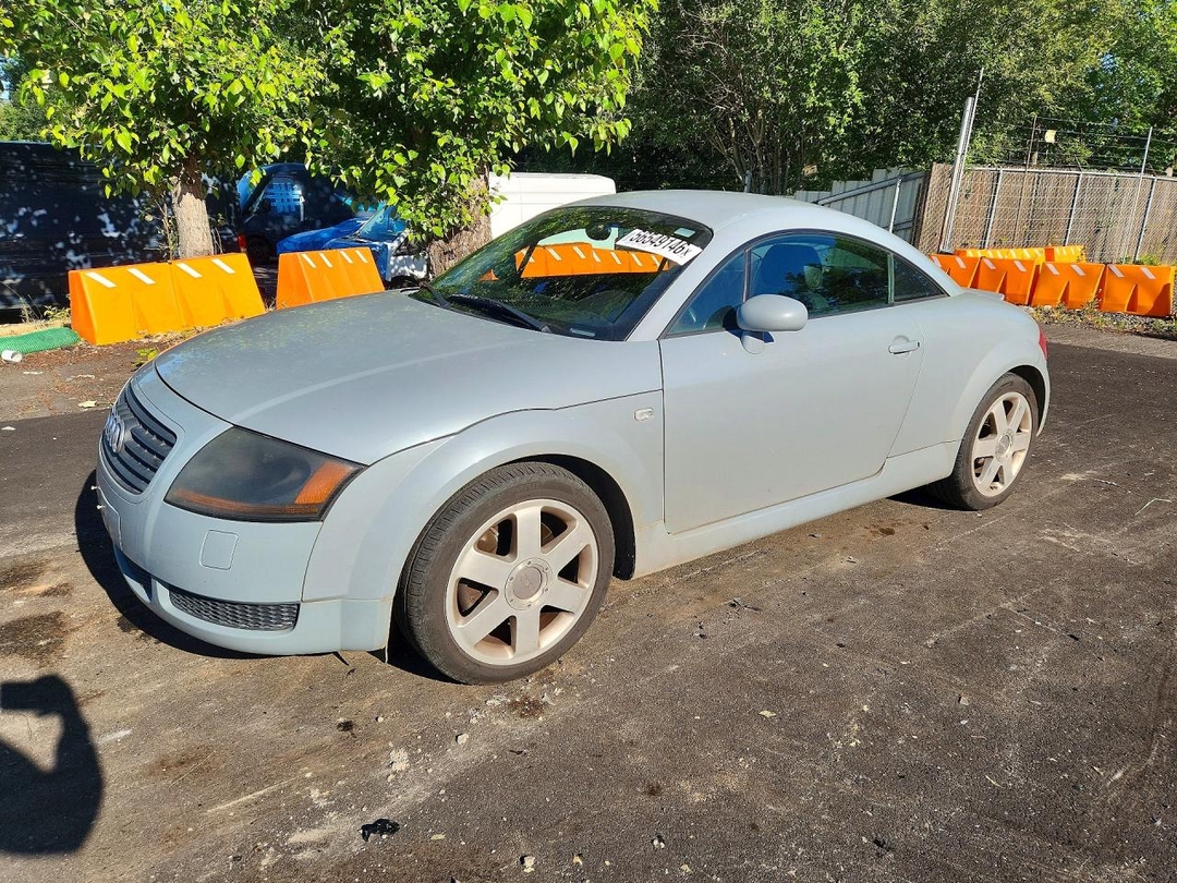 Vue de 2002 AUDI TT QUATTRO, angle 1