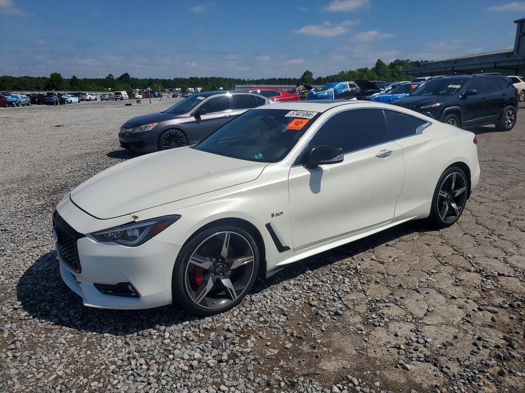 Vue de 2017 INFINITI Q60 RED SPORT 400, angle 1