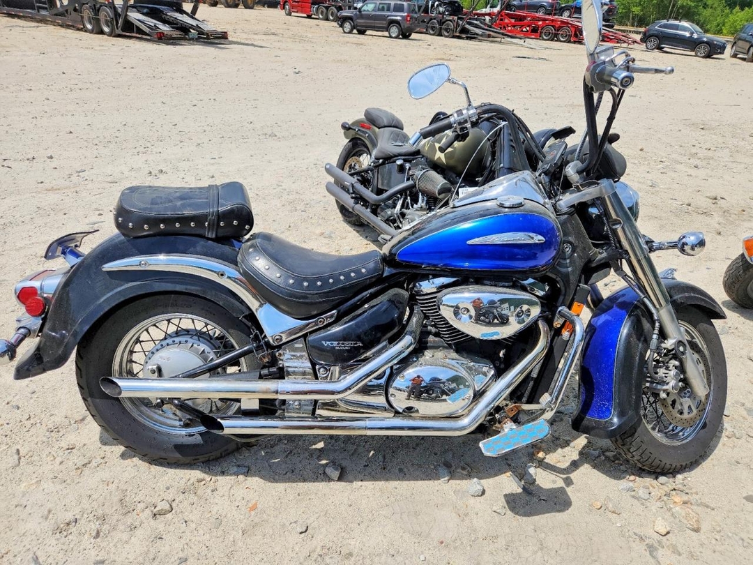 Vista de 2002 SUZUKI VL800, ángulo 1