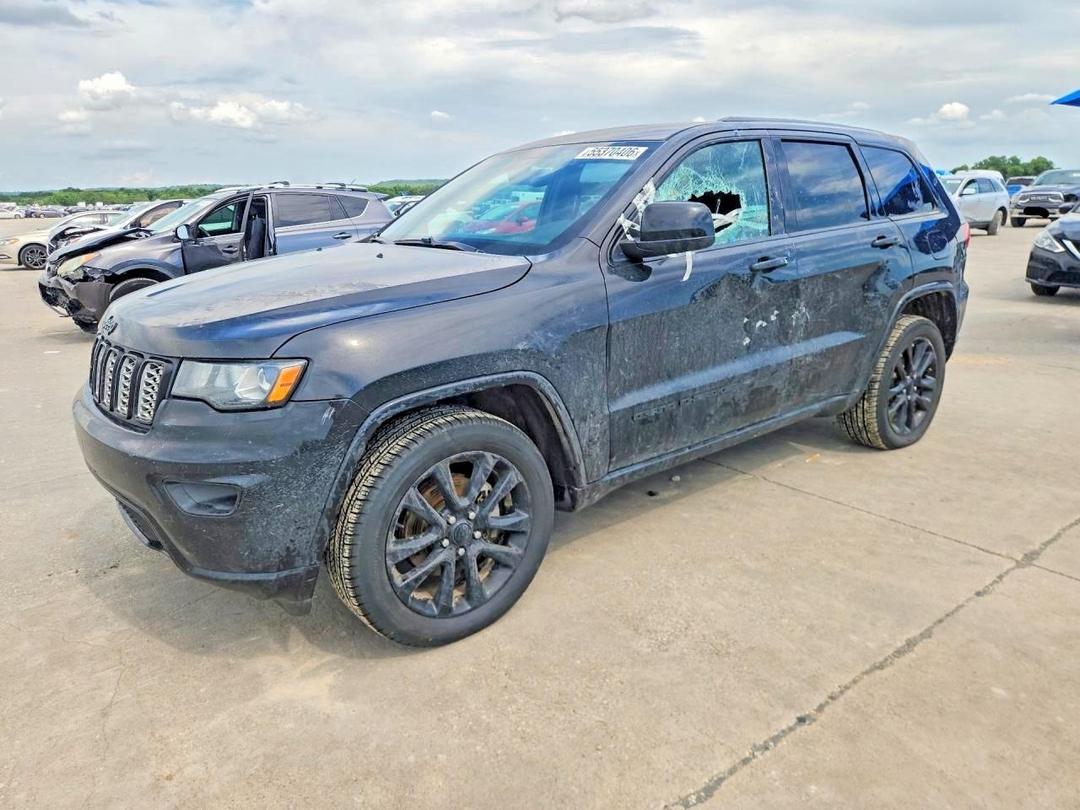 Vue de 2018 JEEP GRAND CHEROKEE LAREDO, angle 1