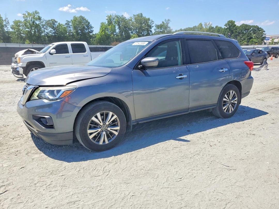Vue de 2018 NISSAN PATHFINDER SV, angle 1
