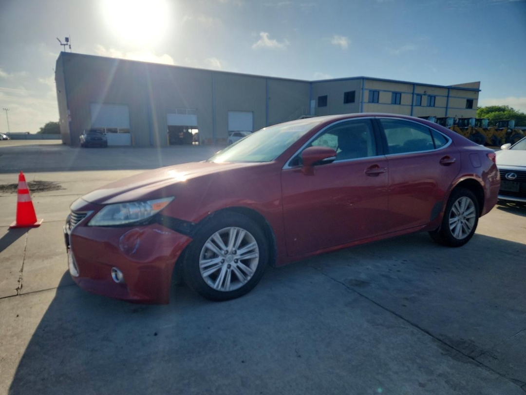 Вид 2015 LEXUS ES 350, угол 1