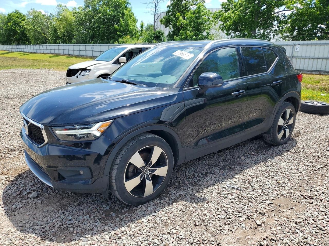 منظر 2021 VOLVO XC40 T5 MOMENTUM، زاوية 1