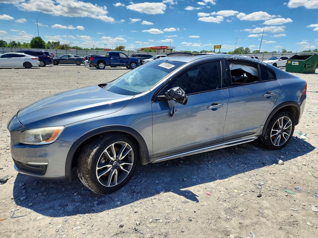 Vue de 2017 VOLVO S60 CROSS COUNTRY T5, angle 1