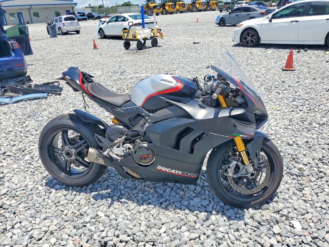 Вид 2021 DUCATI PANIGALE V4, угол 1