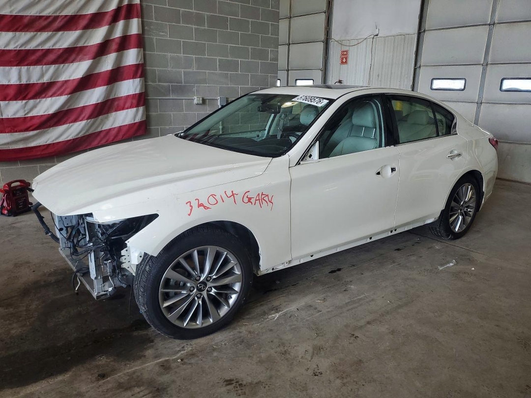 منظر 2023 INFINITI Q50 LUXE، زاوية 1