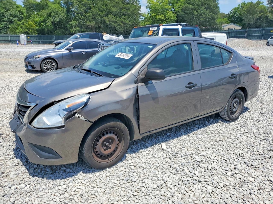 Vue de 2015 NISSAN VERSA 1.6 S PLUS, angle 1