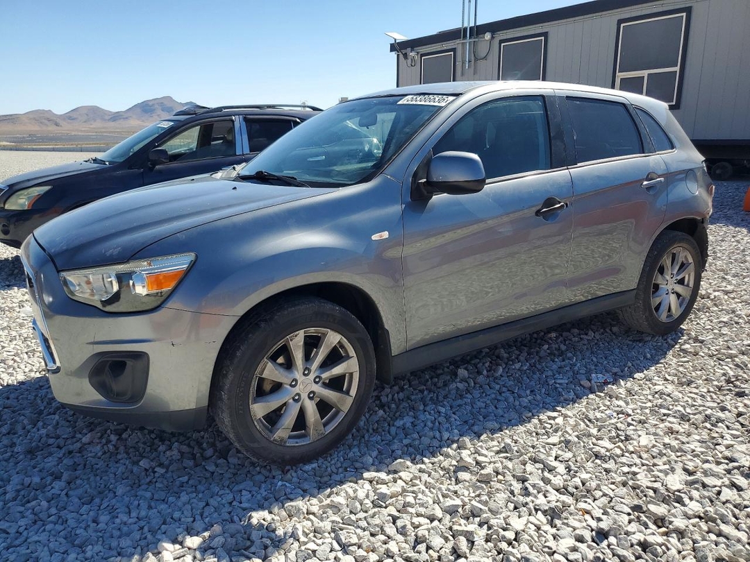 منظر 2013 MITSUBISHI OUTLANDER SPORT ES، زاوية 1