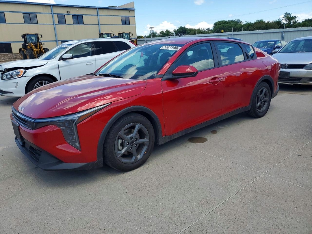 Vue de 2025 KIA K4 LXS, angle 1
