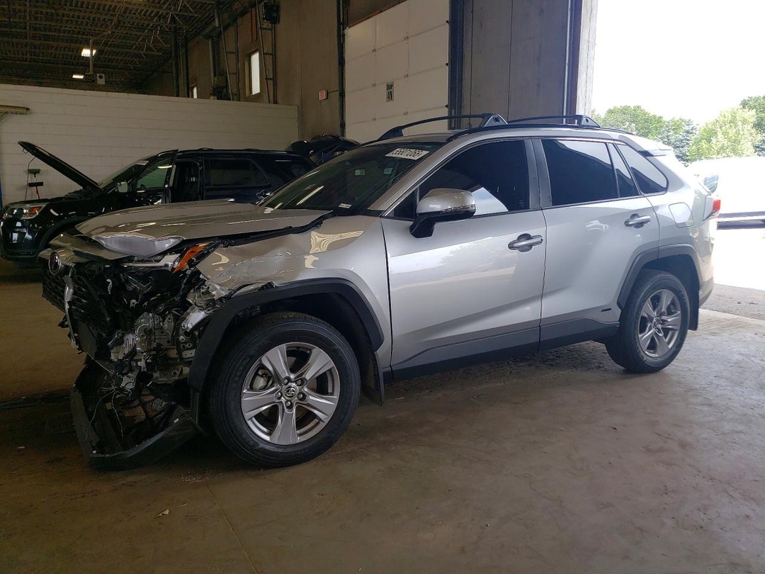 منظر 2025 TOYOTA RAV4 HYBRID XLE، زاوية 1