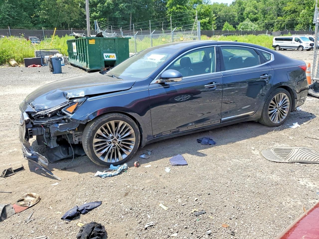 Vista de 2017 KIA CADENZA LIMITED, ángulo 1