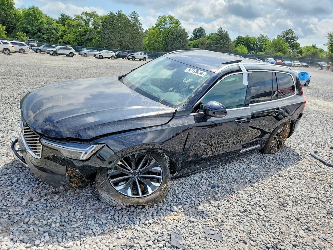 Vue de 2025 VOLVO XC90 PLUS, angle 1