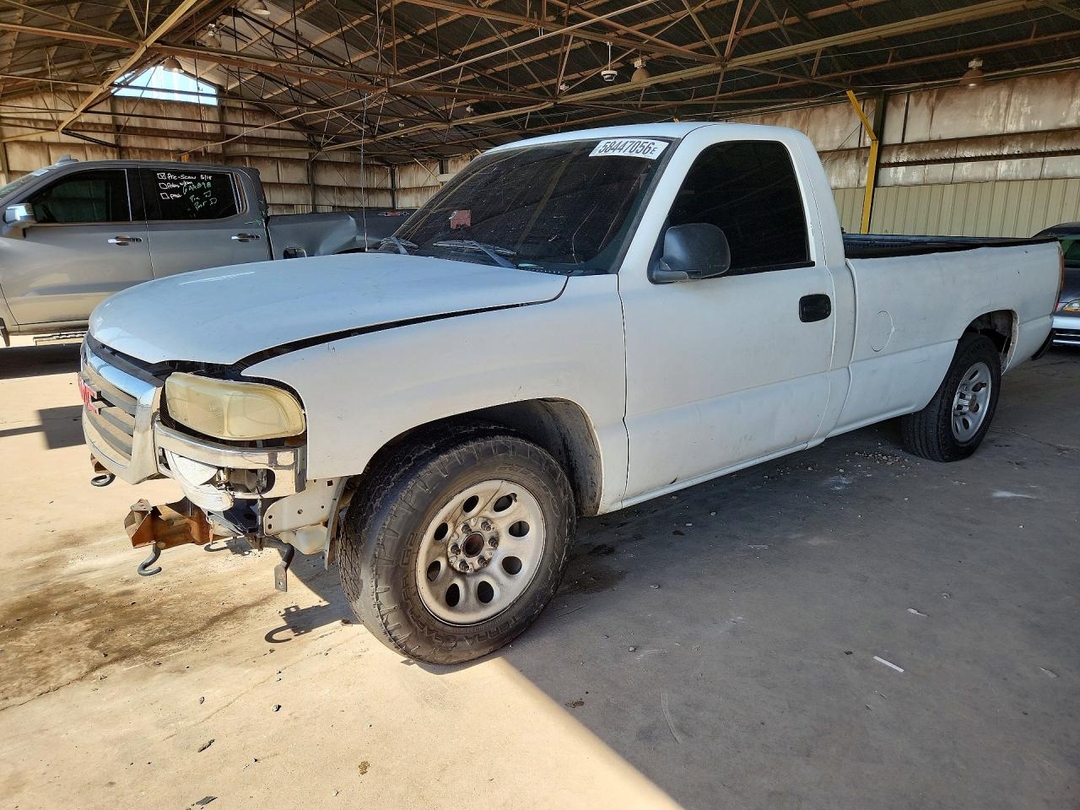 منظر 2005 GMC NEW SIERRA C1500، زاوية 1