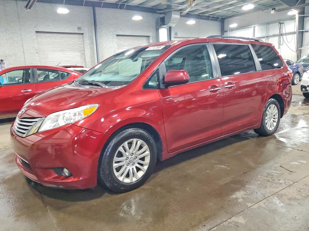 Vedere 2017 TOYOTA SIENNA XLE 8-PASSENGER, unghi 1