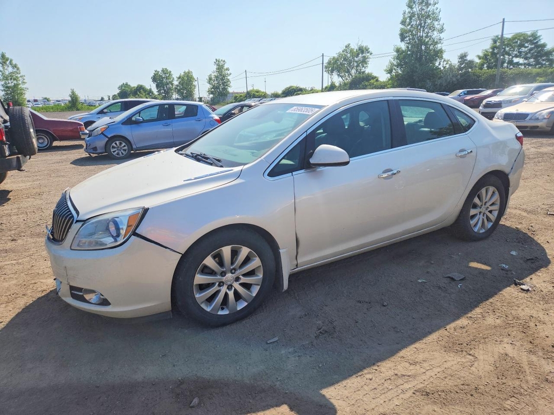 Vue de 2015 BUICK VERANO, angle 1