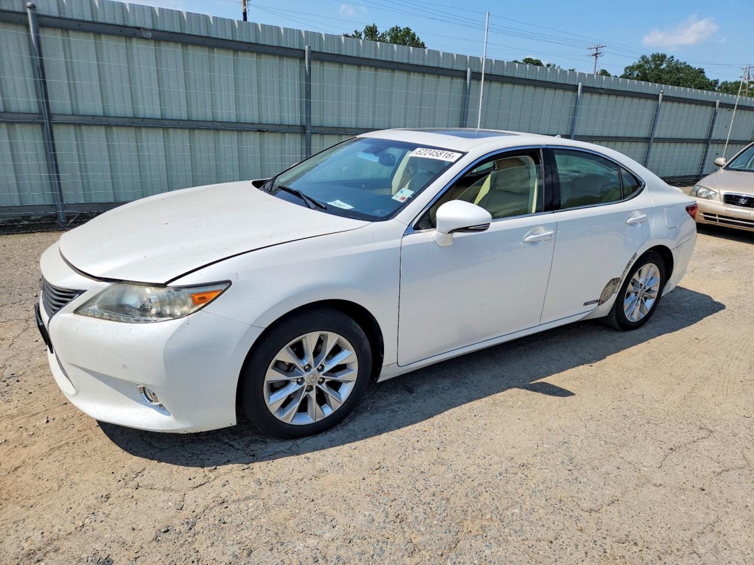 Vue de 2013 LEXUS ES 300H, angle 1